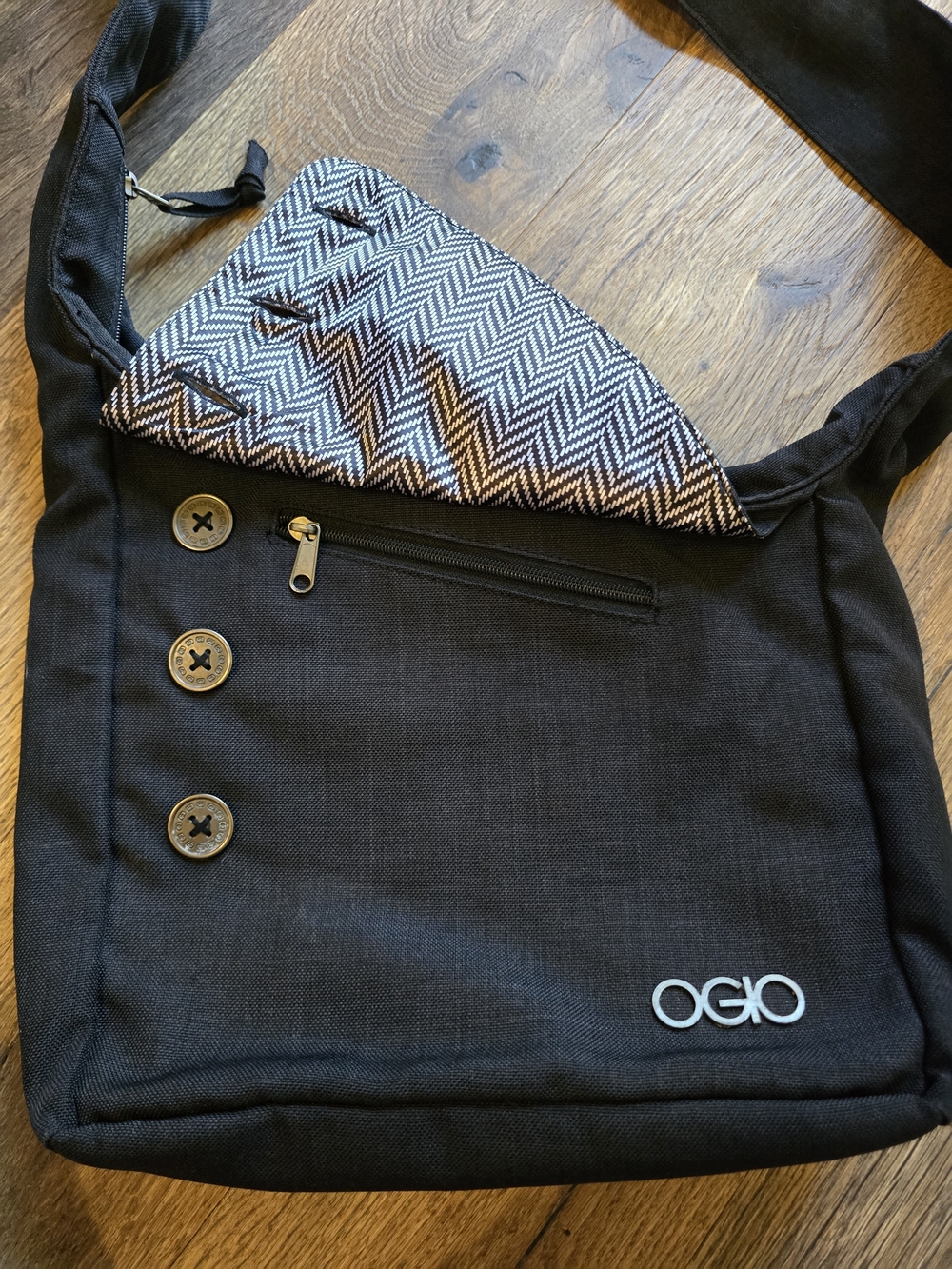 OGIO Brooklyn Black Crossbody Messenger Tablet Bag - Picture 3 of 8